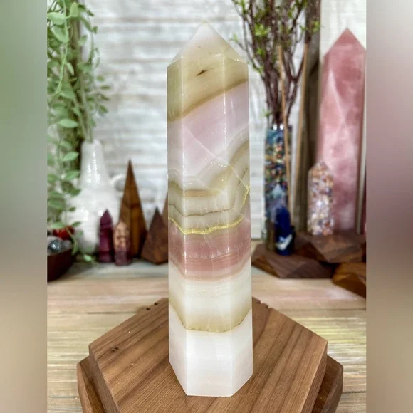 0869 Mangano Pistachio Calcite Crystal Tower - Picture 9 of 12